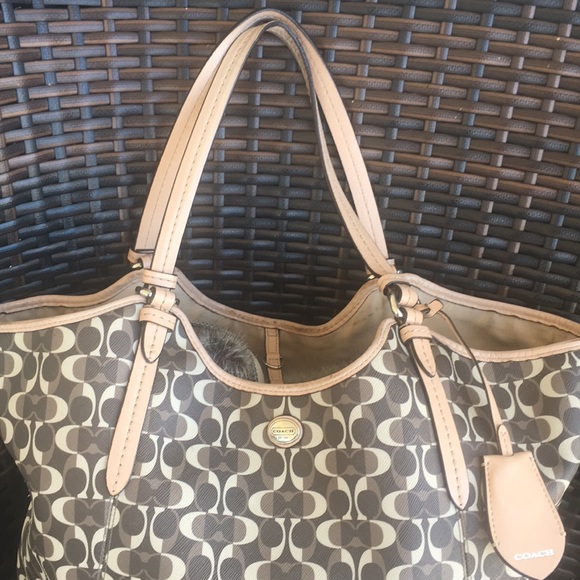COACH Peyton Dream C ToteBag - Picture 9 of 16